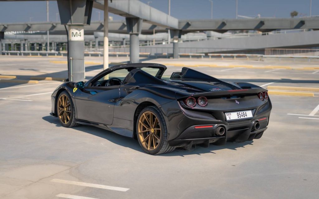 Аренда Ferrari F8 Tributo Spyder black в Дубае