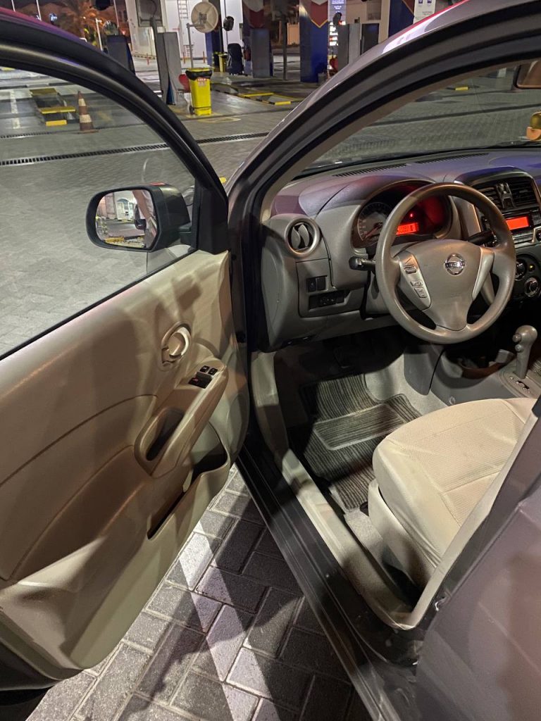 Аренда Nissan sanny Grey в Дубае