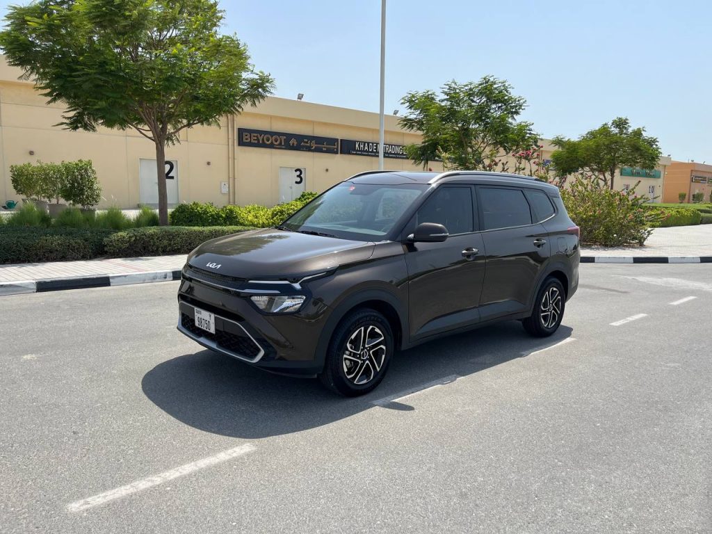 Аренда Kia Carens 2022 в Дубае