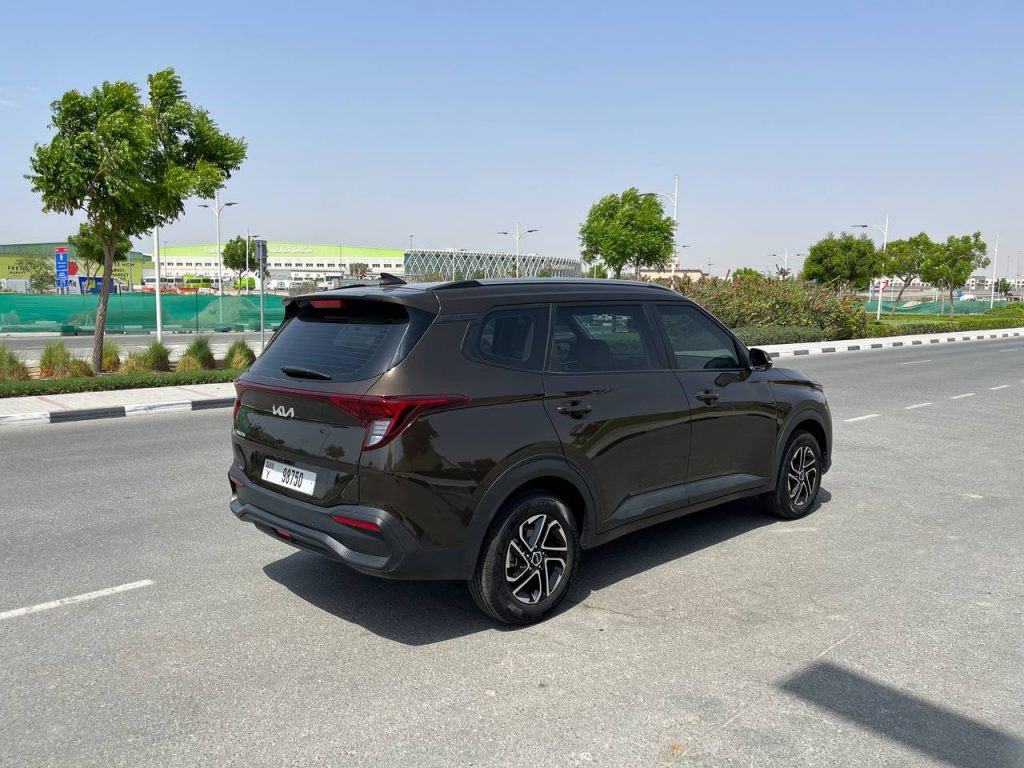 Аренда Kia Carens 2022 в Дубае