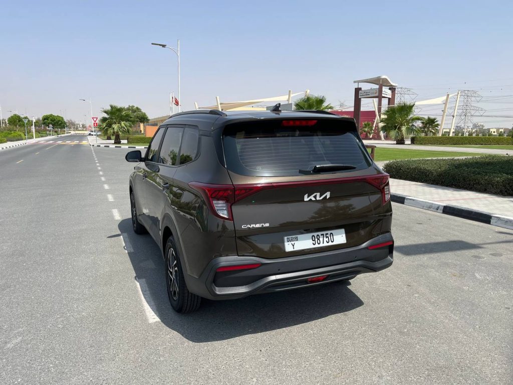 Аренда Kia Carens 2022 в Дубае