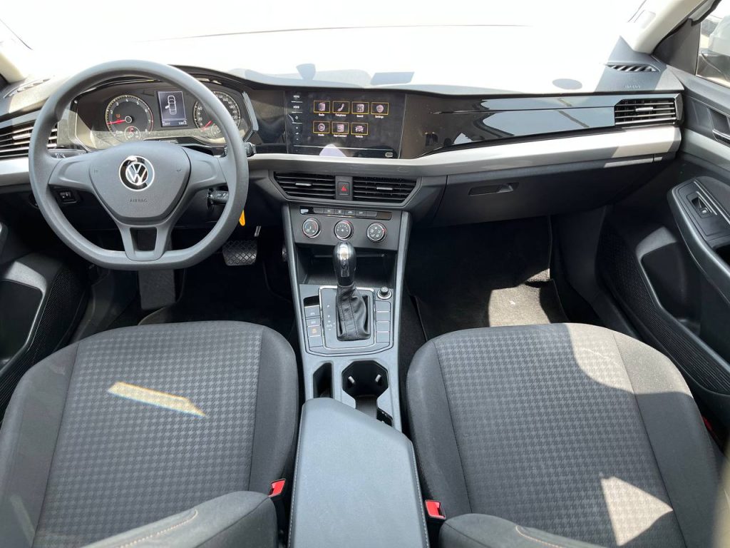 Аренда volkswagen bora 2022 в Дубае