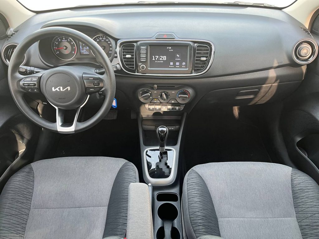 Аренда Kia Pegas 2022 в Дубае