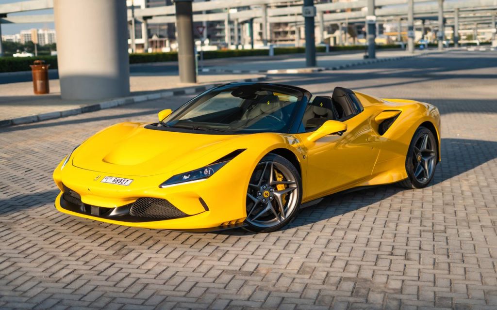 Аренда Ferrari F8 Tributo Spyder yellow в Дубае