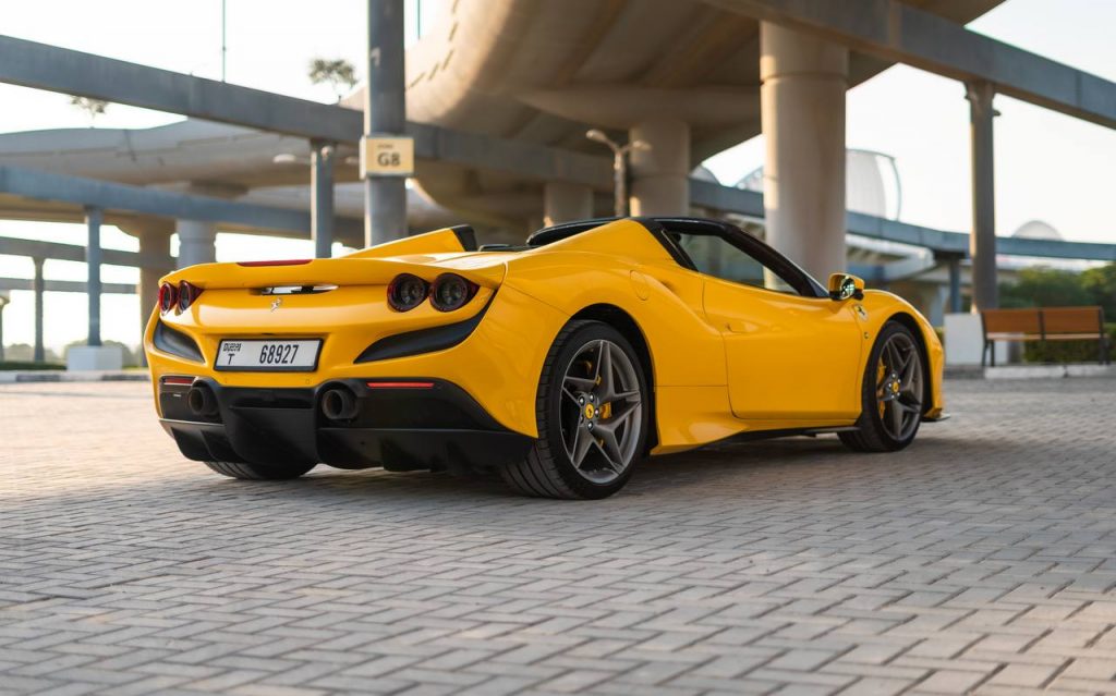 Аренда Ferrari F8 Tributo Spyder yellow в Дубае