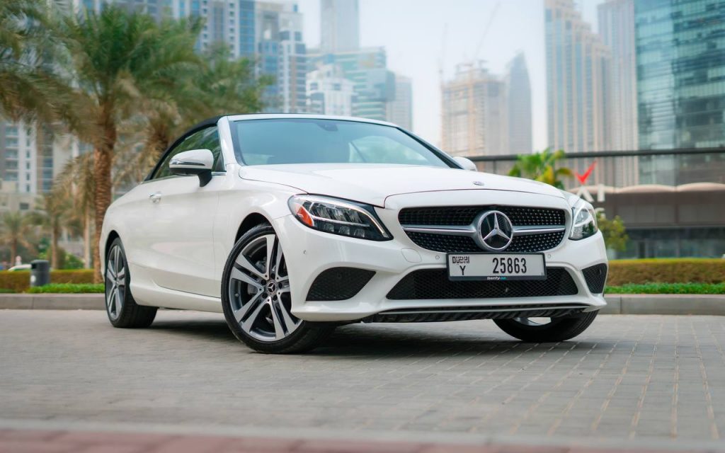Аренда Mercedes с300 cabrio white в Дубае