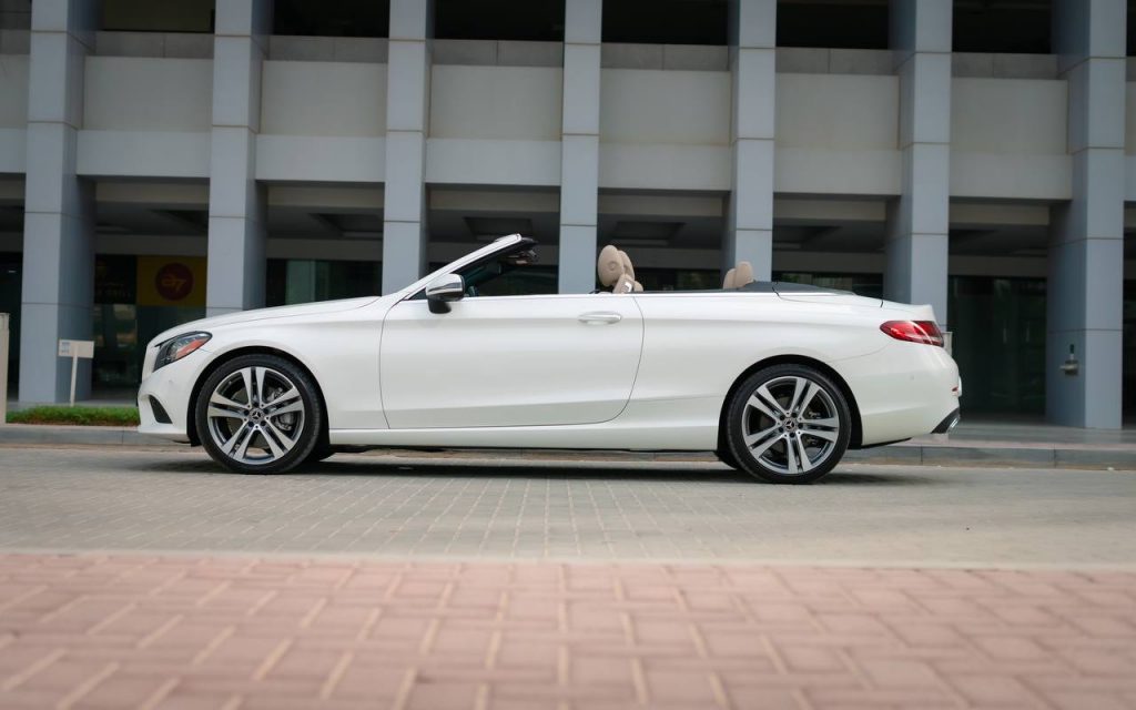 Аренда Mercedes с300 cabrio white в Дубае
