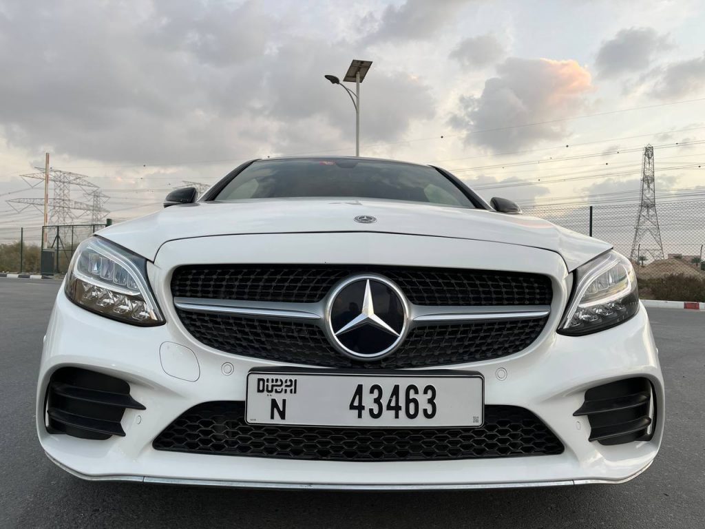 Аренда Mercedes C 300 white в Дубае