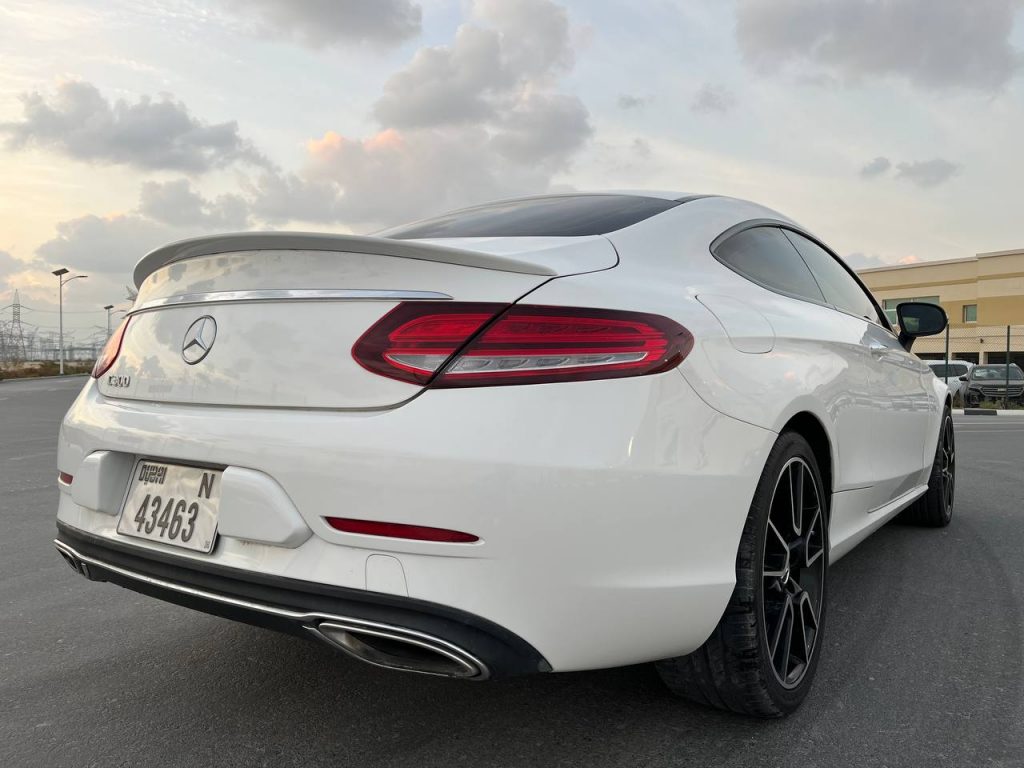 Аренда Mercedes C 300 white в Дубае