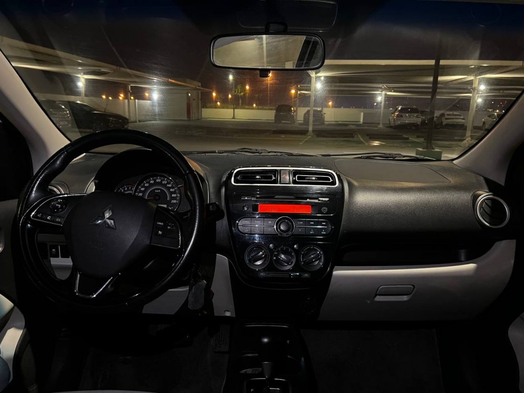 Арендовать mitsubishi attrage в Дубае