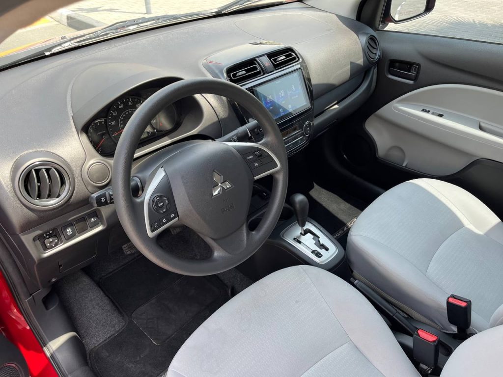 Арендовать mitsubishi attrage красный в Дубае