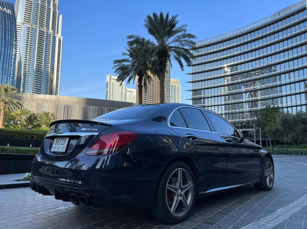Аренда Mercedes C 300 в Дубае