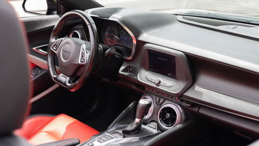 Арендовать Chevrolet camaro 3.6 в Дубае