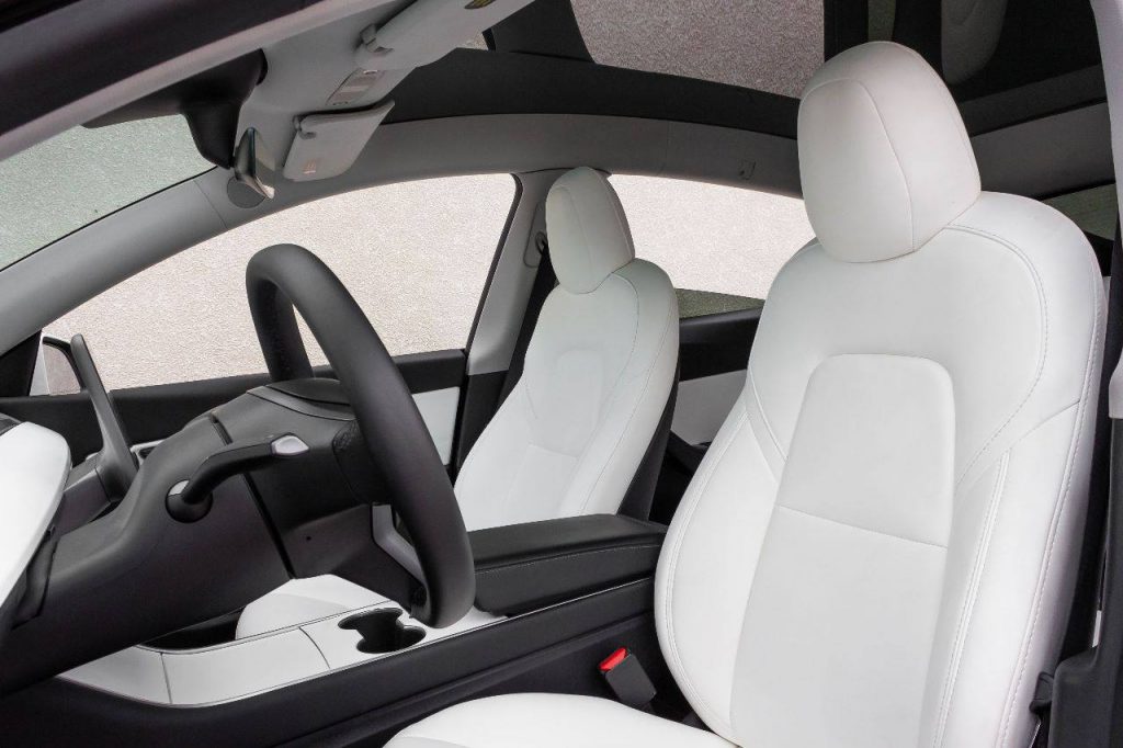 Аренда Tesla model Y в Дубае