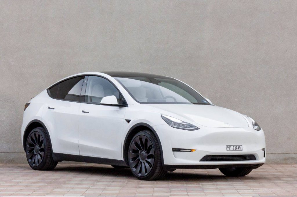 Аренда Tesla model Y в Дубае