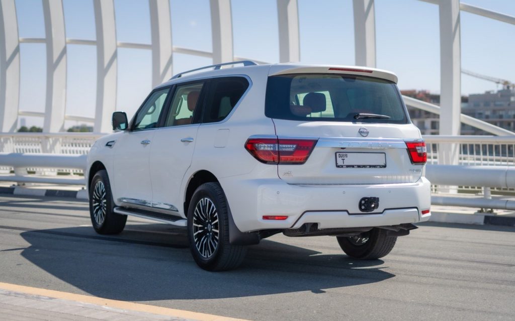 Аренда Nissan Patrol в Дубае white