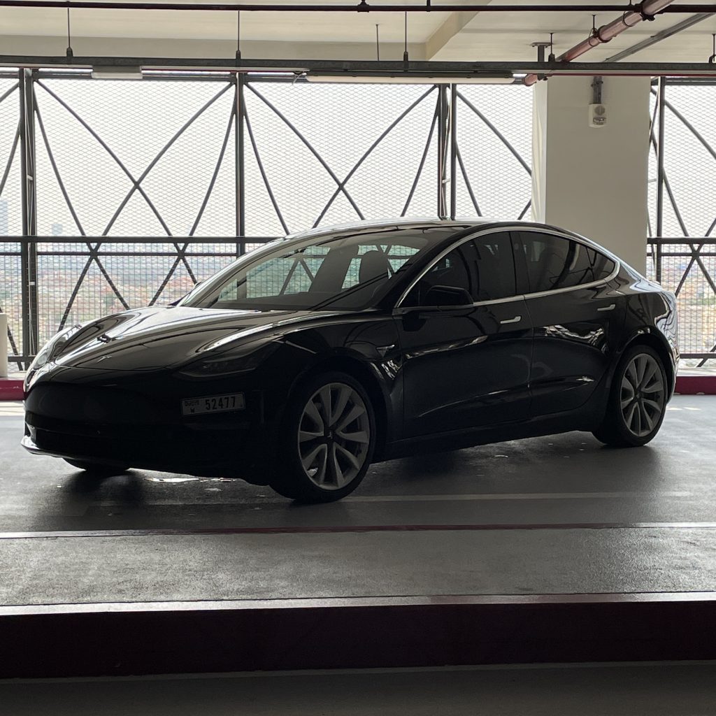 Аренда TESLA MODEL 3 LONG RANGE в Дубае