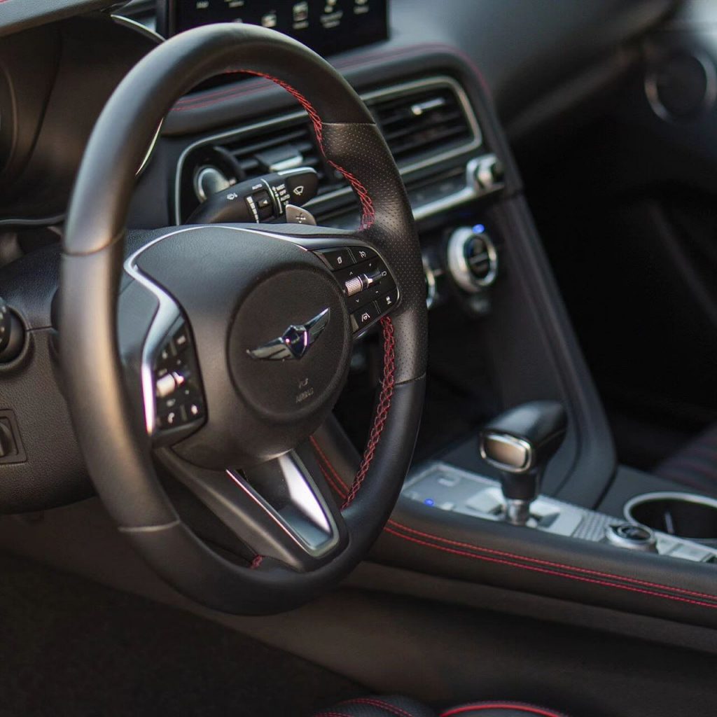 Аренда GENESIS G70 в Дубае white