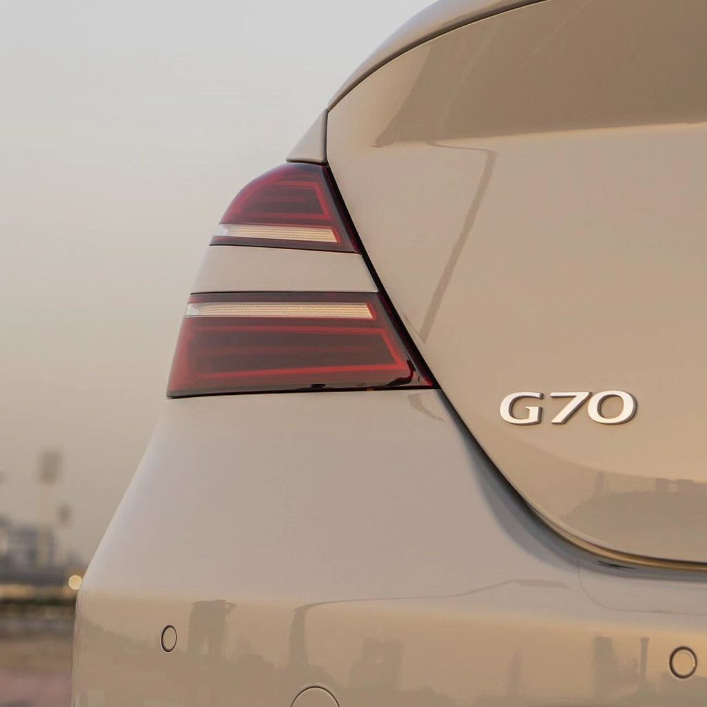 Аренда GENESIS G70 в Дубае white