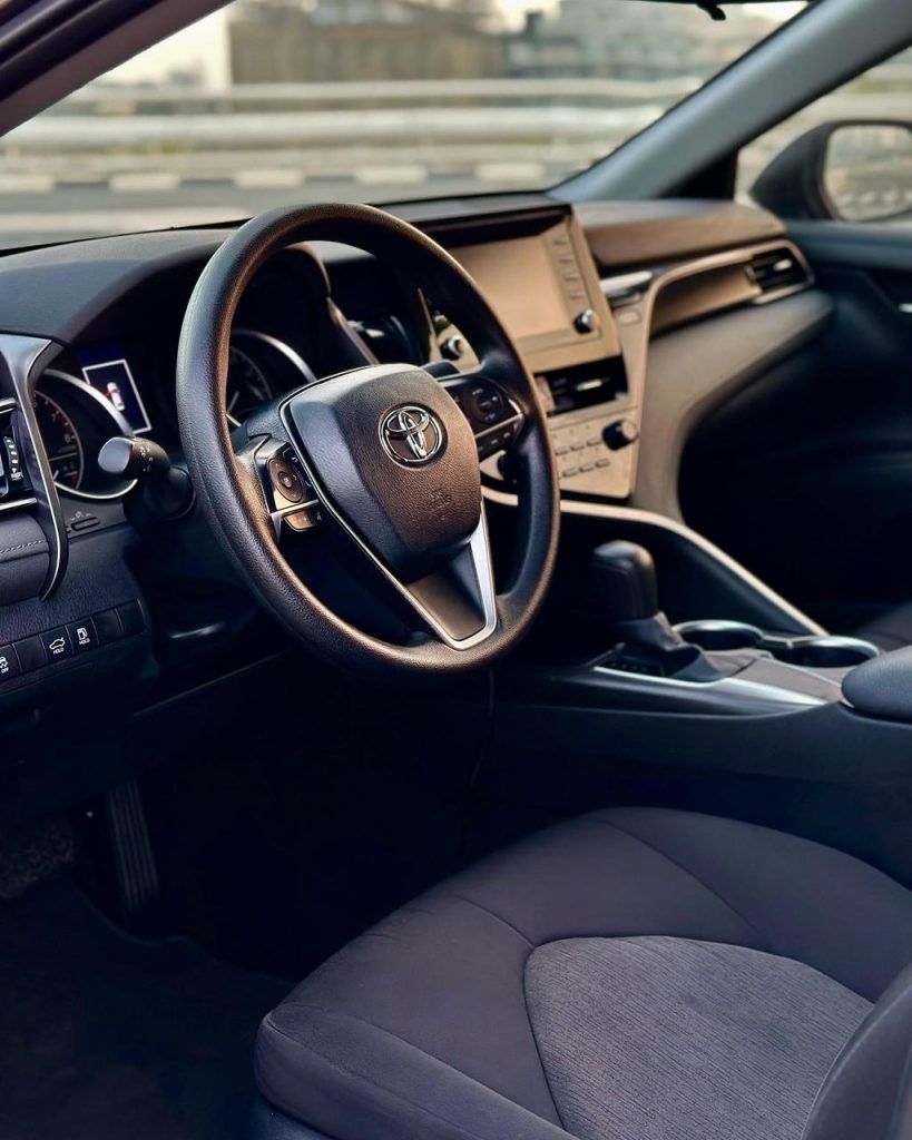 Аренда Toyota Camry в Дубае black