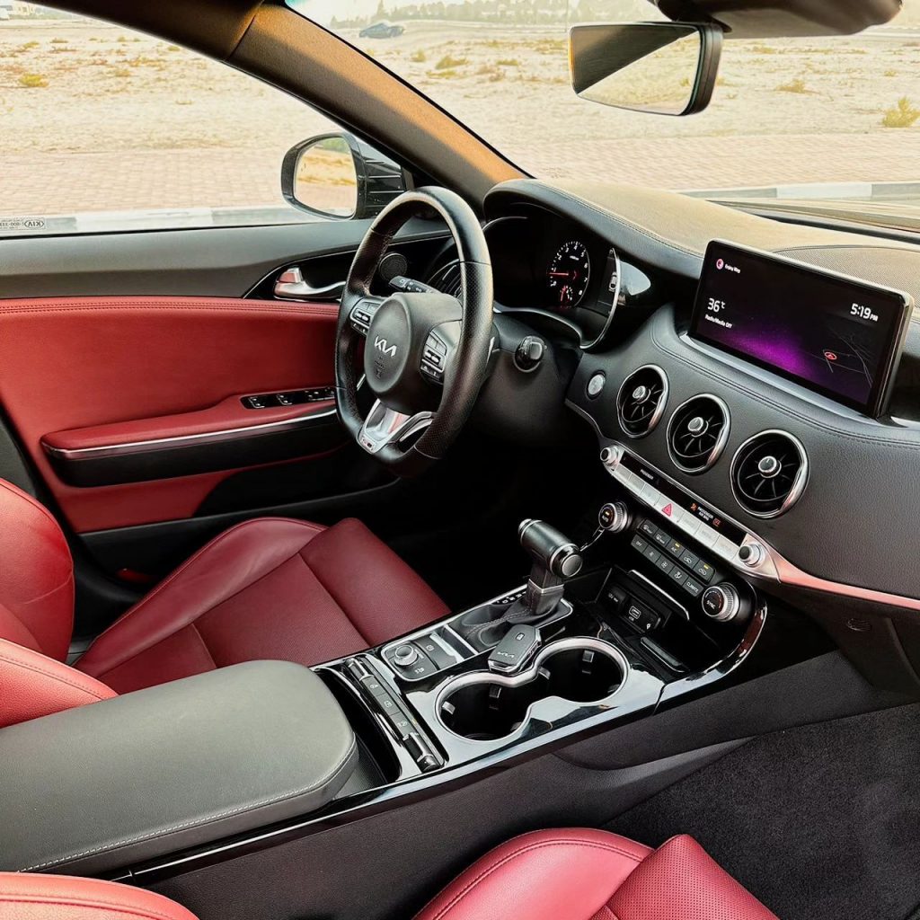 Аренда KIA STINGER GT в Дубае