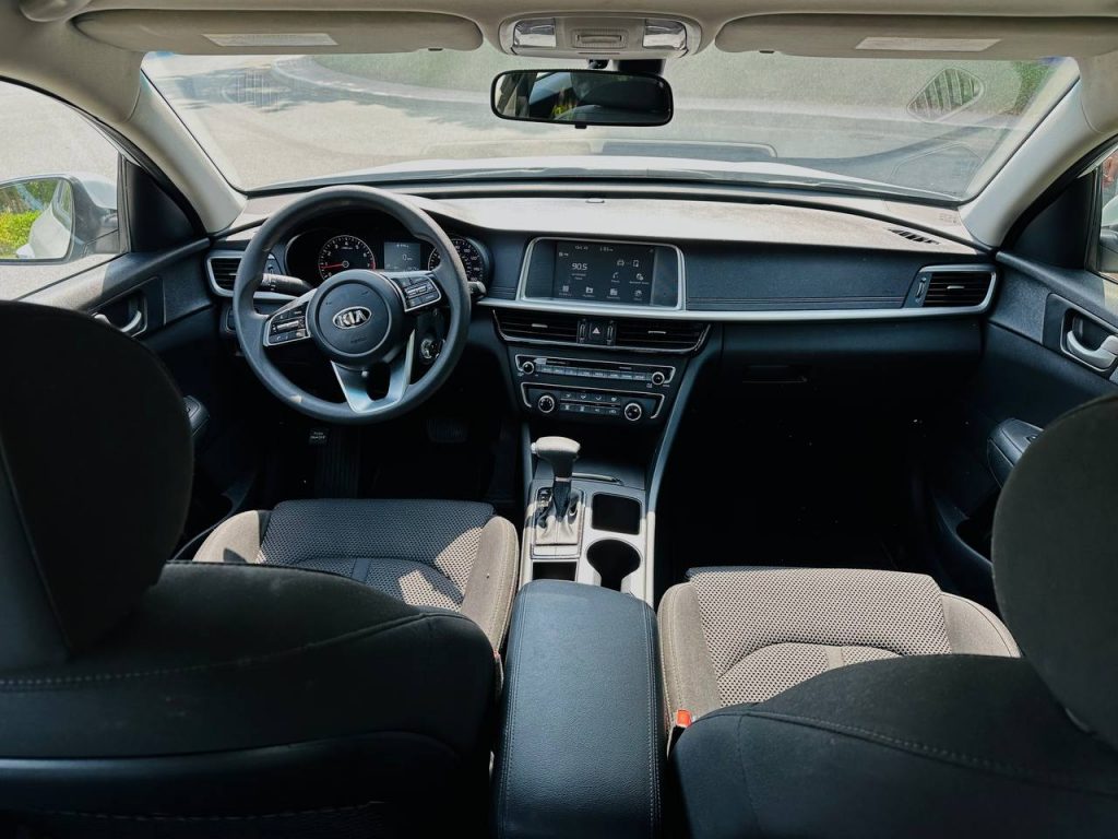 Аренда Kia optima в Дубае white