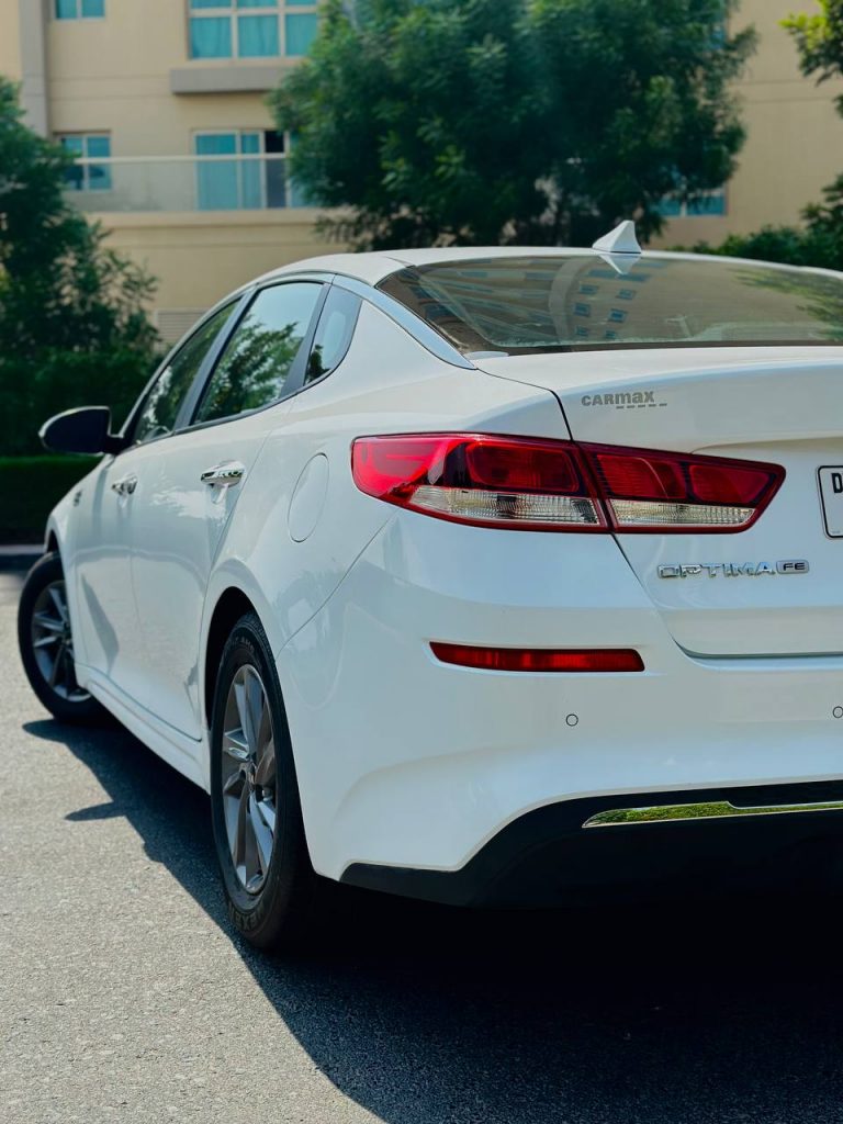 Аренда Kia optima в Дубае white