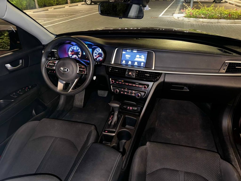 Аренда Kia optima в Дубае brown