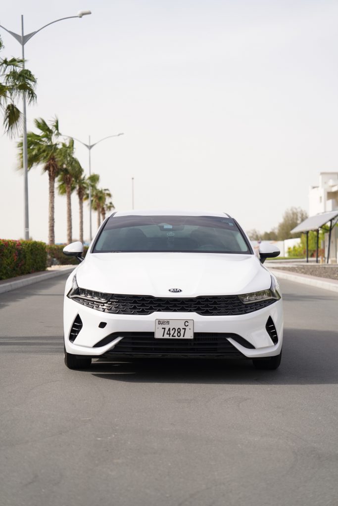 Аренда Kia k5 White в Дубае