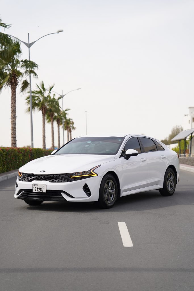 Аренда Kia k5 White в Дубае