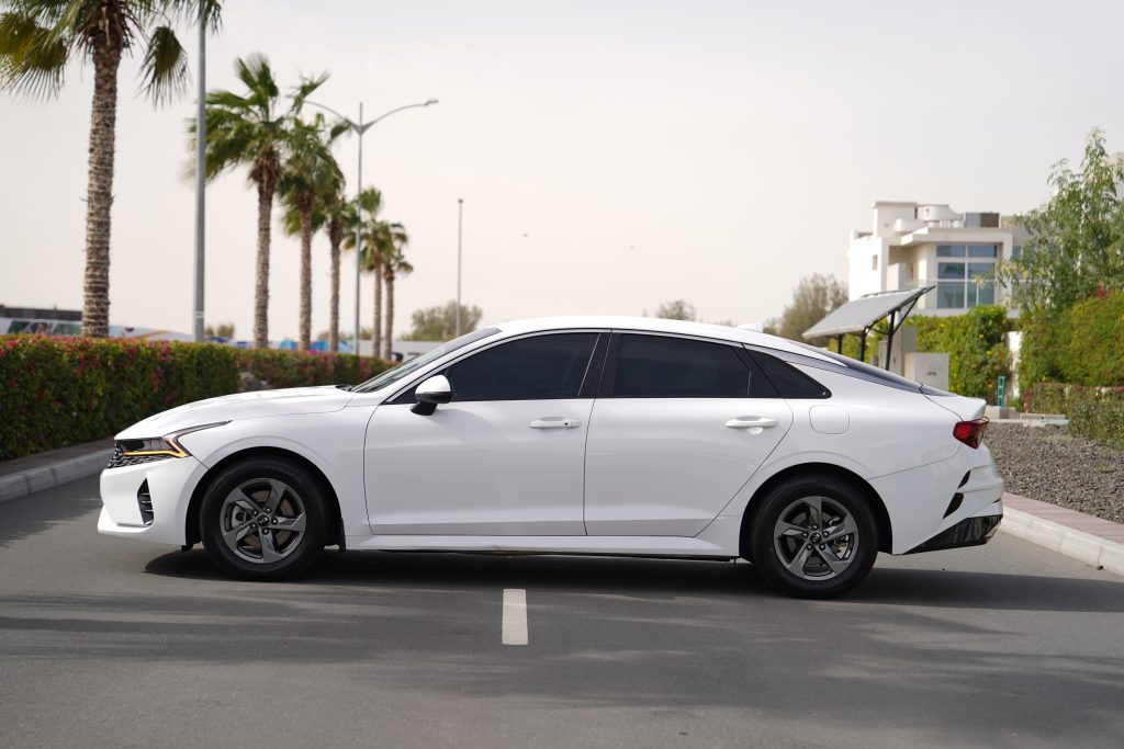 Аренда Kia k5 White в Дубае