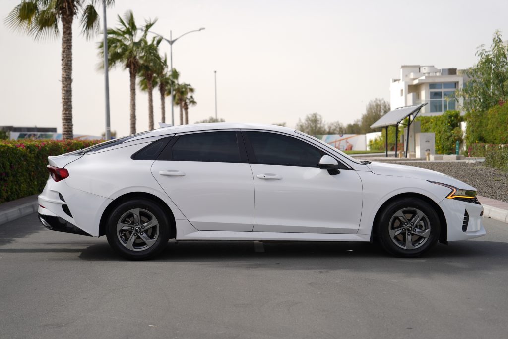Аренда Kia k5 White в Дубае