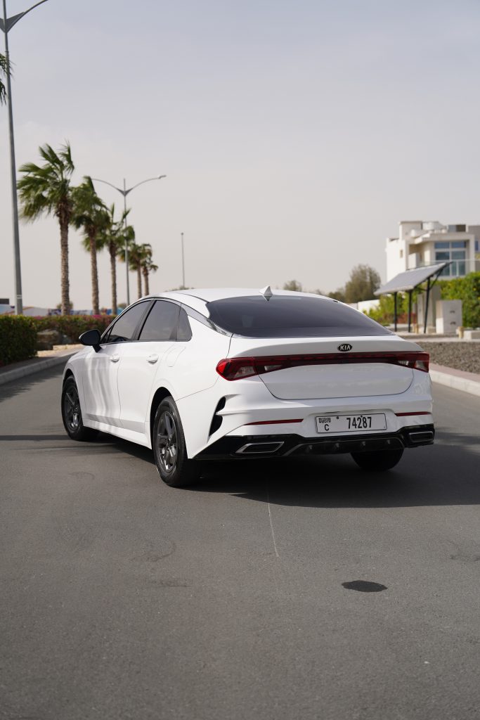Аренда Kia k5 White в Дубае