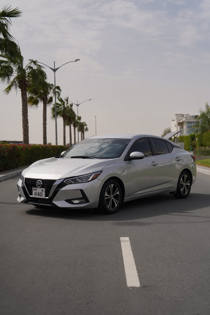 Аренда nissan sentra silver в Дубае