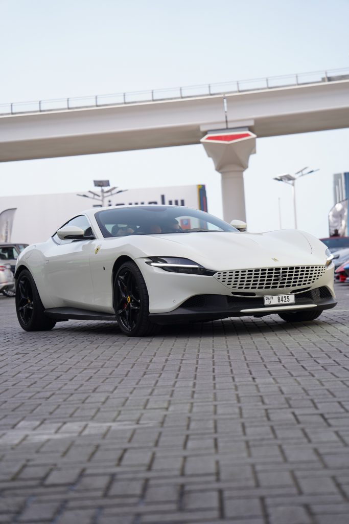 Арендовать Ferrari Roma в Дубае