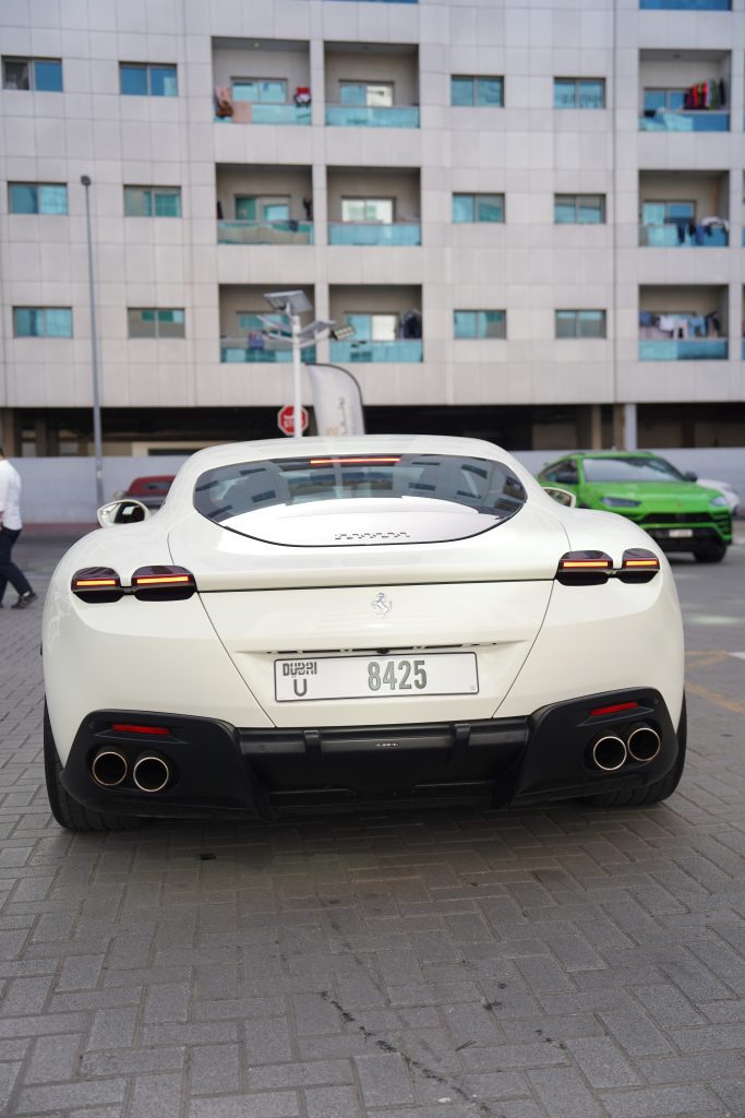 Арендовать Ferrari Roma в Дубае