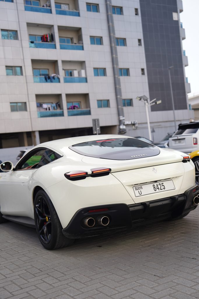 Арендовать Ferrari Roma в Дубае
