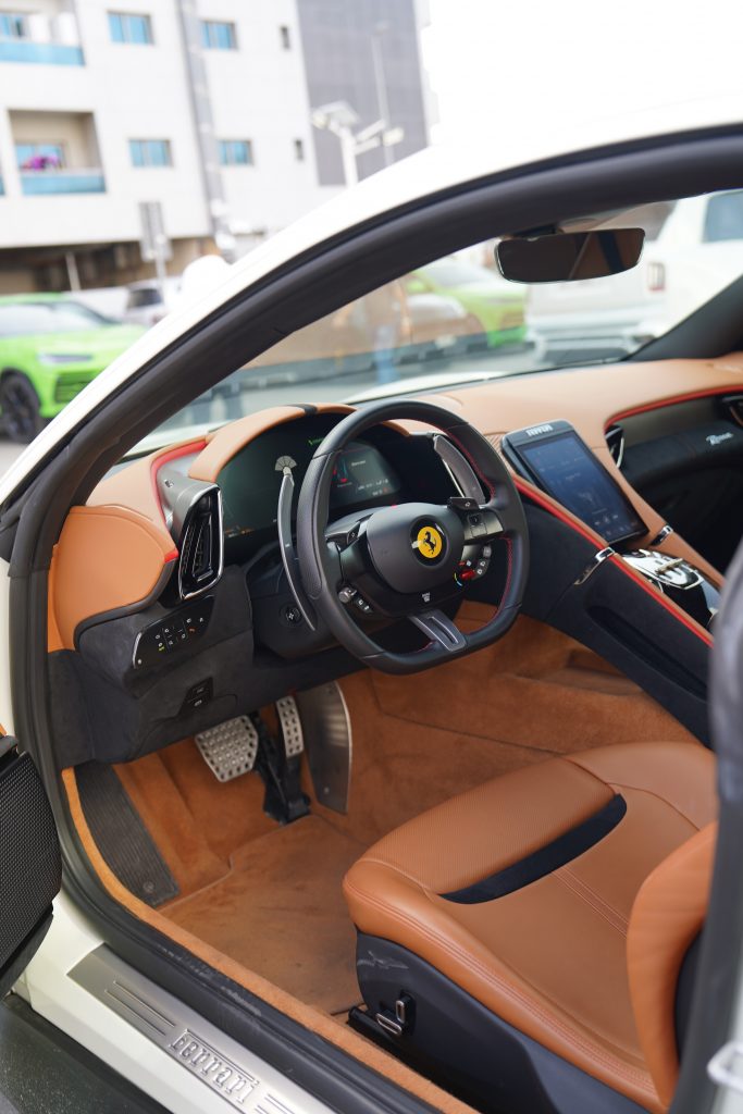 Арендовать Ferrari Roma в Дубае