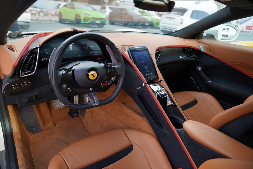 Арендовать Ferrari Roma в Дубае