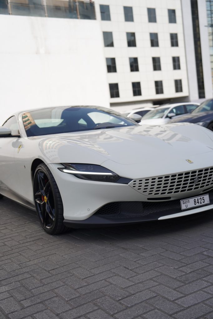 Арендовать Ferrari Roma в Дубае