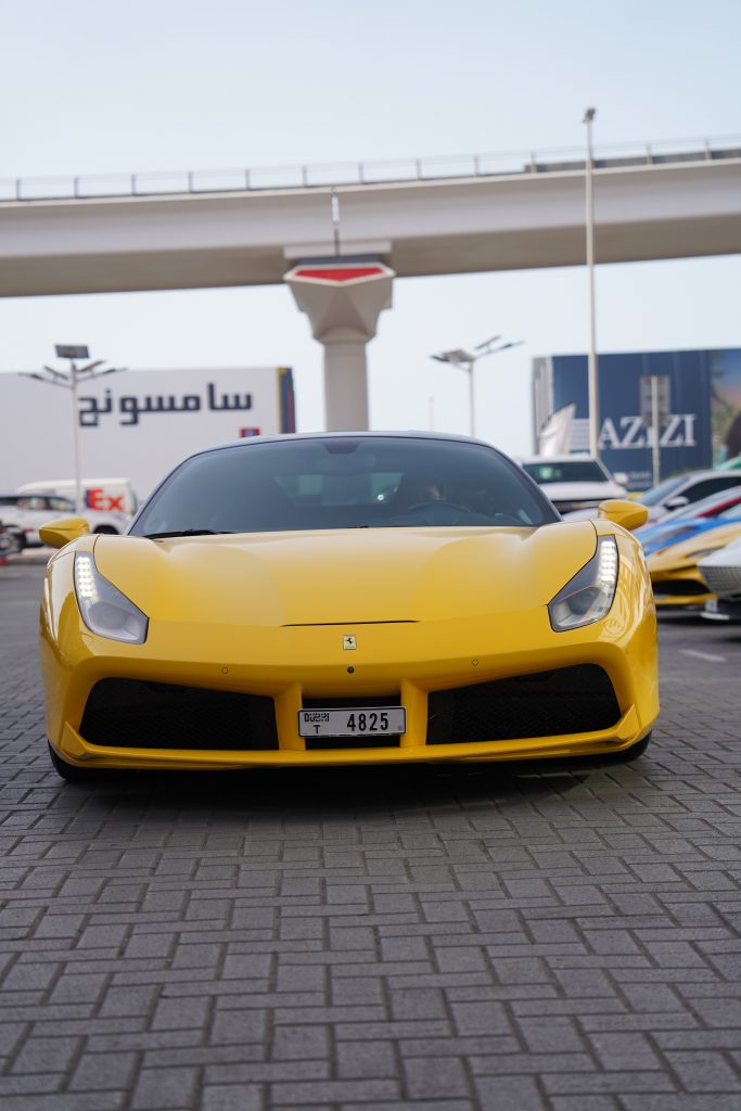 Арендовать Ferrari 488 в Дубае