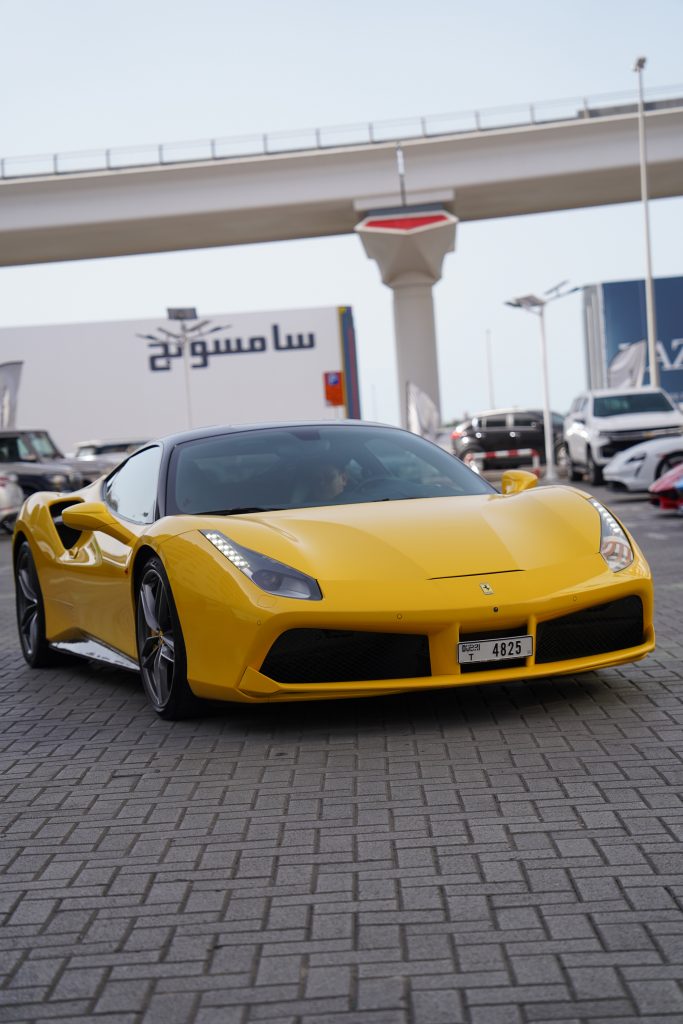 Арендовать Ferrari 488 в Дубае
