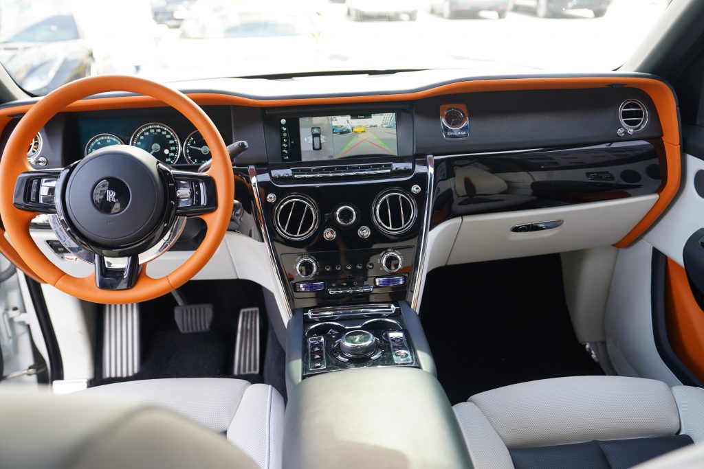 Аренда Rolls-Royce Cullinan в Дубае