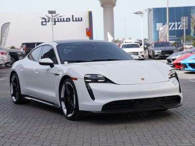 Аренда Porsche Taycan в Дубае