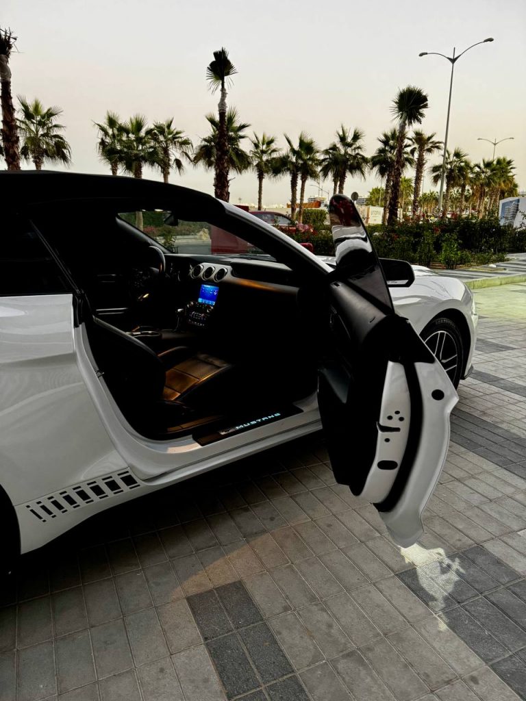 Аренда Ford mustang 2.3 convertible в Дубае